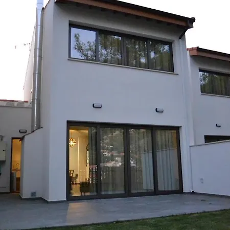 فيلة Melissonas Foini